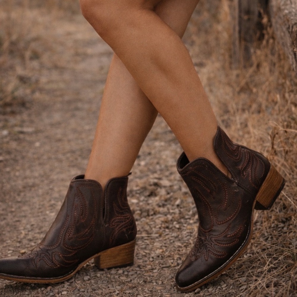 Roper Womens Brown Western Ankle Boots Side Cutout Flame Stitch Sz 6.5 NWT